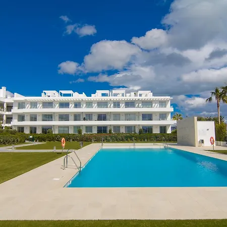 Belaire 4 Bedroom Appartement *